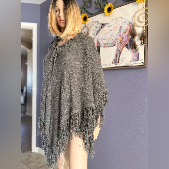 BELLA BERRY AGRAY NITTED PONCHO - Picture 2 of 7